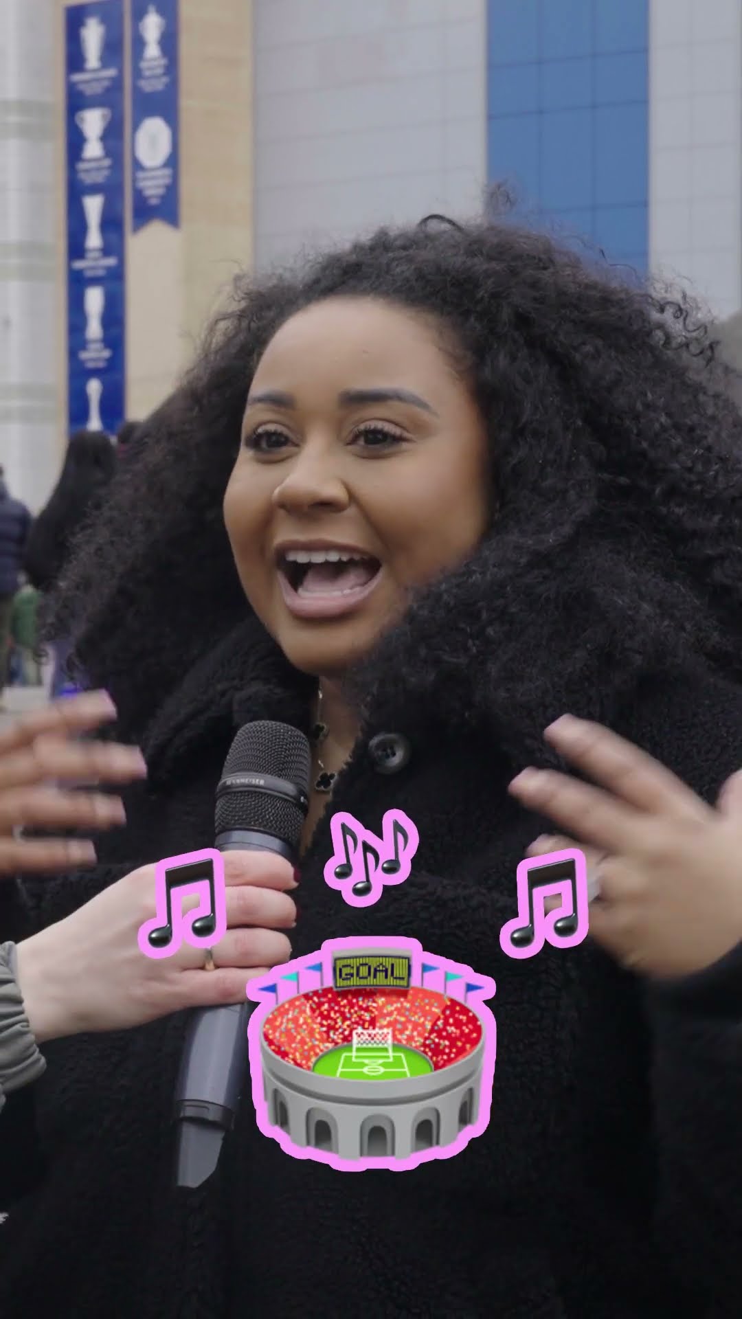 “伦纳德称霸赛场，荣膺MVP”