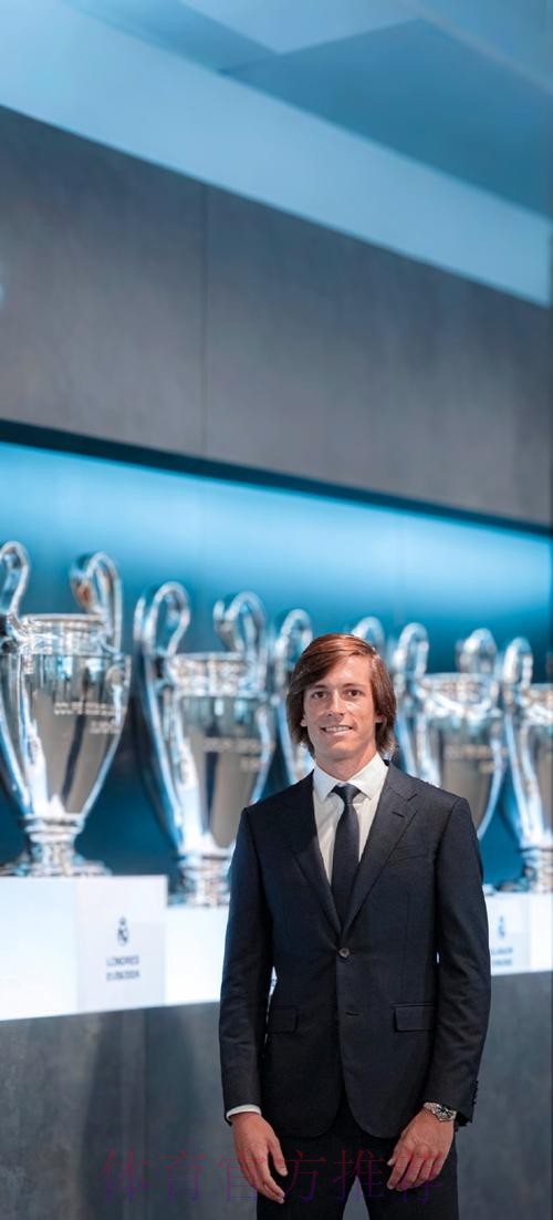 阿斯:皇马密切关注A费 他世俱杯踢得并不出彩 阿斯:皇马密切关注A费 他世俱杯踢得并不出彩